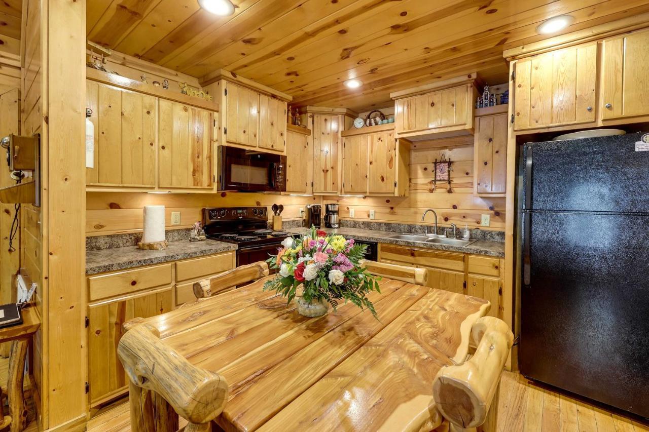 Broken Bow Rental Cabin With Hot Tub And Bar Exterior photo