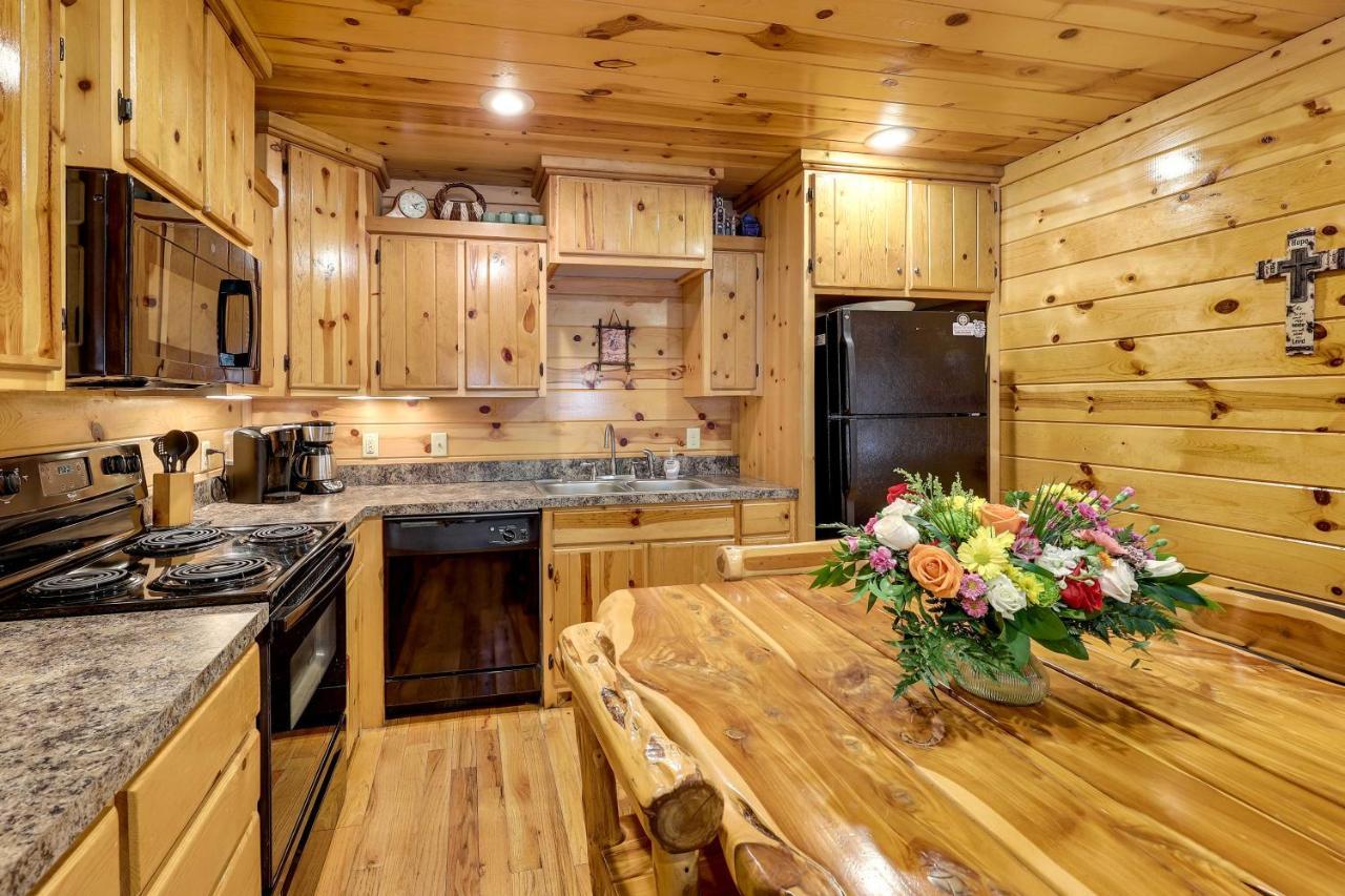 Broken Bow Rental Cabin With Hot Tub And Bar Exterior photo