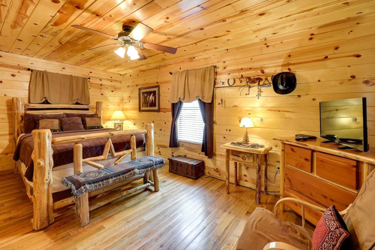 Broken Bow Rental Cabin With Hot Tub And Bar Exterior photo