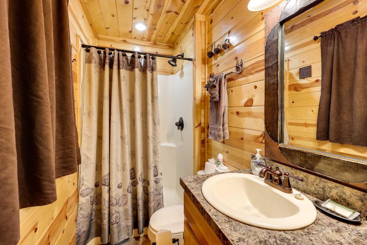 Broken Bow Rental Cabin With Hot Tub And Bar Exterior photo