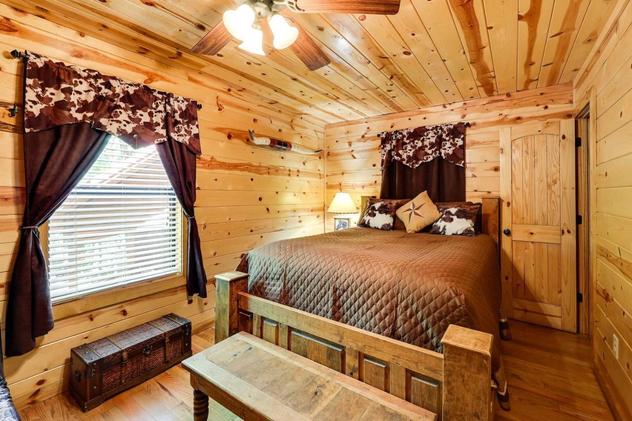 Broken Bow Rental Cabin With Hot Tub And Bar Exterior photo