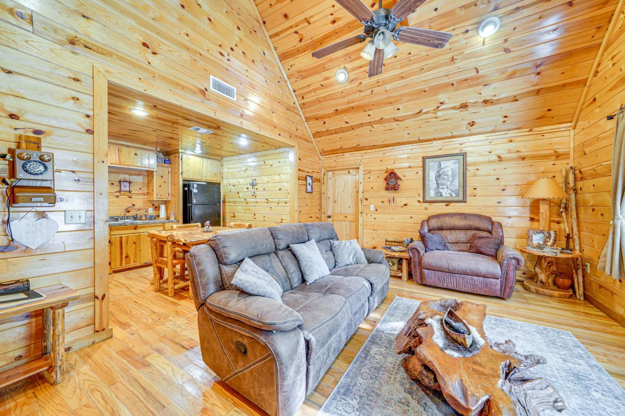 Broken Bow Rental Cabin With Hot Tub And Bar Exterior photo